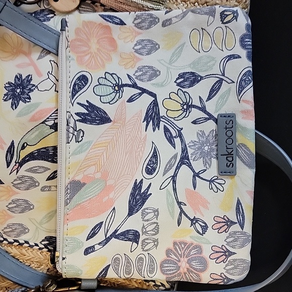 Sakroots zip top tote!  Bird/Meadow pattern.  Super cute. - Picture 4 of 8